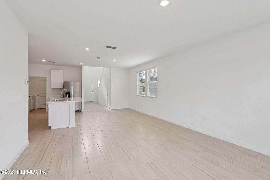 Spacious, unfurnished interior of a new home in Kings Preserve, Jacksonville (Image 17).