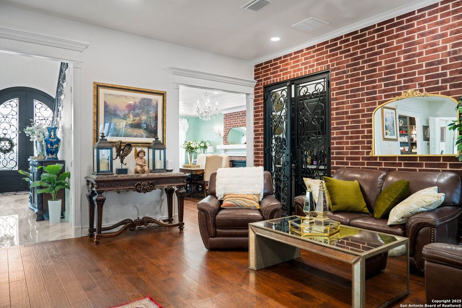 Furnished interior view inside a new home in , Kenedy (Image 24).