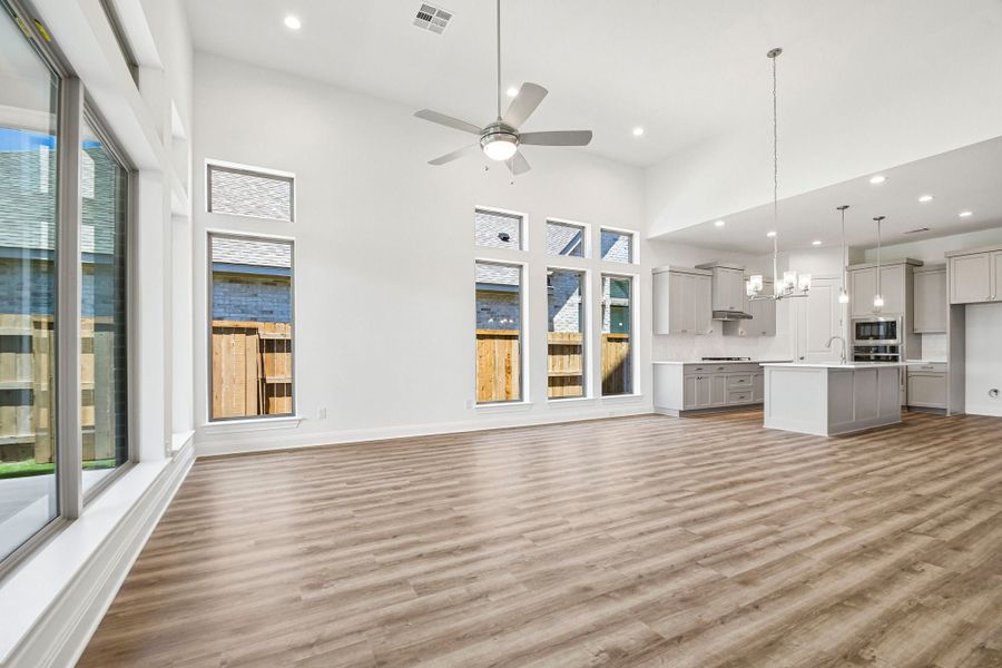 Spacious, unfurnished interior of a new home in 6 Creeks, Kyle (Image 13).