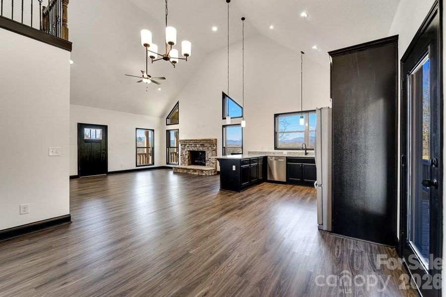 Spacious, unfurnished interior of a new home in , Franklin (Image 16).