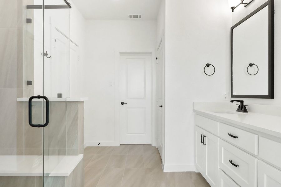 Furnished interior view inside a new home in Cottonwood Creek, Rowlett (Image 7).