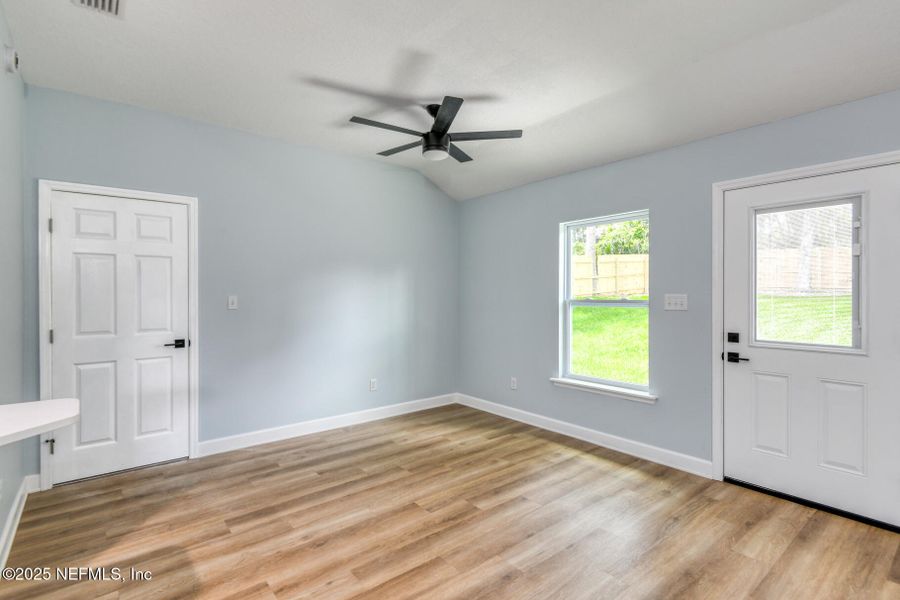 Spacious, unfurnished interior of a new home in , Palatka (Image 23).