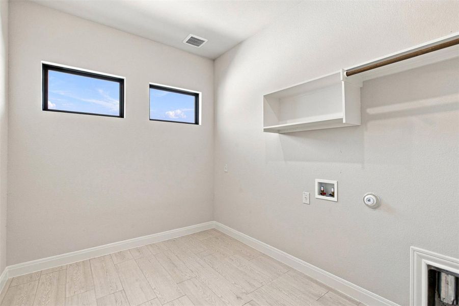 Spacious, unfurnished interior of a new home in Northfork, Liberty Hill (Image 15).