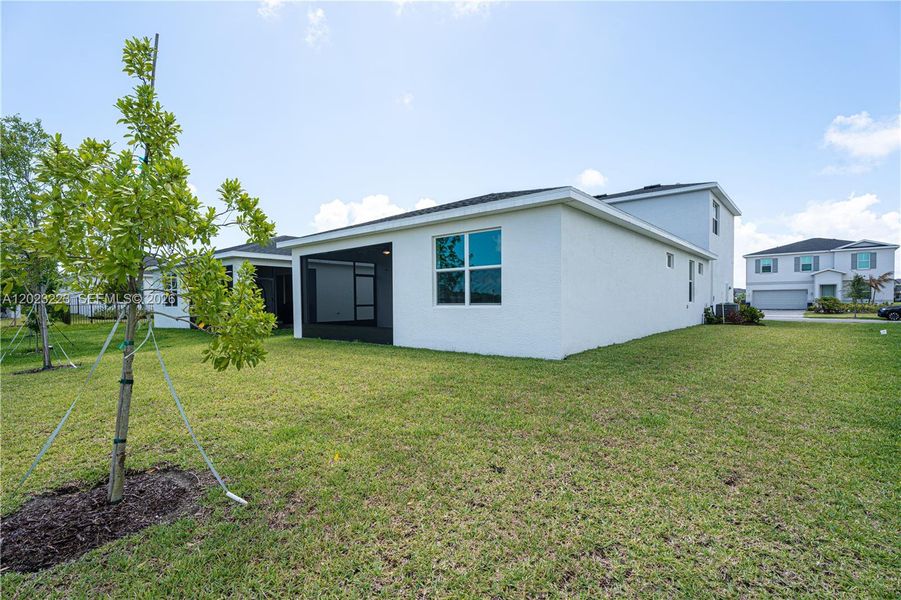 Exterior details and patio area of a home in Seagrove, Fort Pierce (Image 27). Exterior details and patio area of a home in Seagrove, Fort Pierce (Image 27).