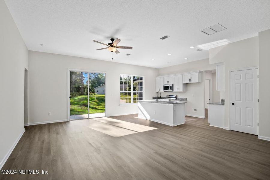 Spacious, unfurnished interior of a new home in , Jacksonville (Image 36).