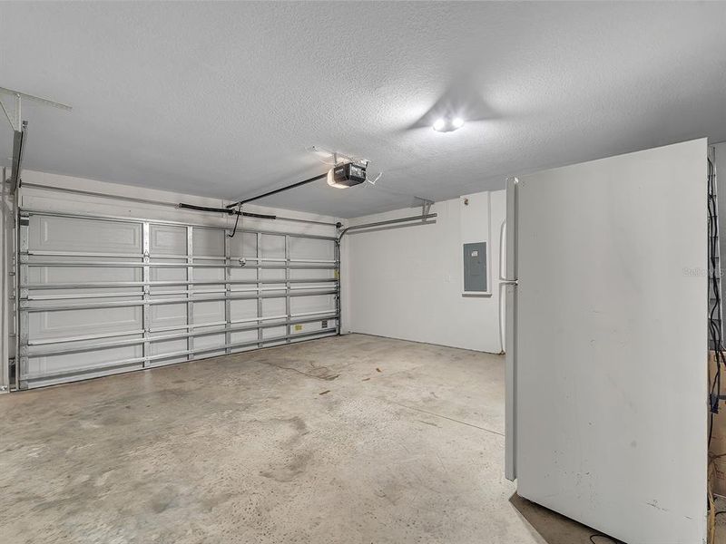 Spacious, unfurnished interior of a new home in Evergreen, Bradenton (Image 17).