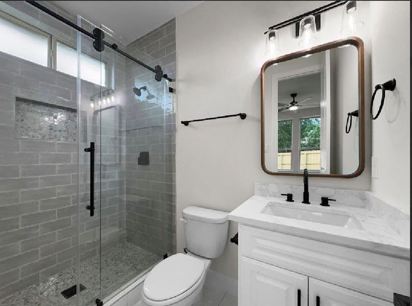 Similar Shower and Bath combo in a Home Built by TX Best Home Builder's Similar Shower and Bath combo in a Home Built by TX Best Home Builder's