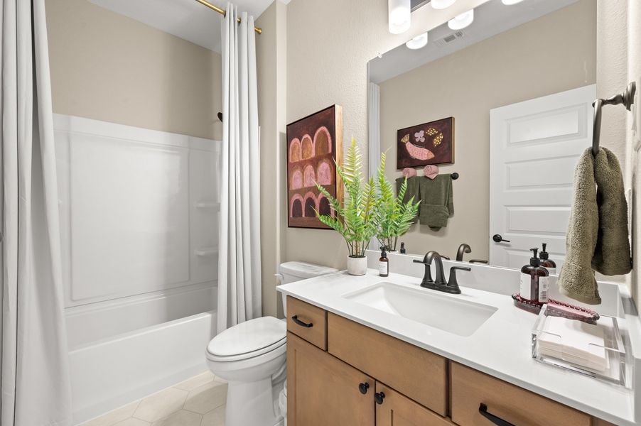 The Oakshire II- Bath 2