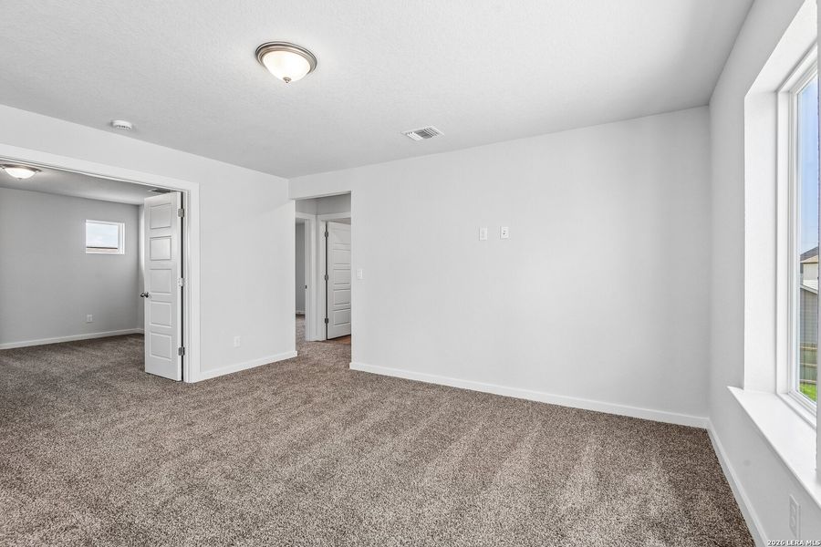 Spacious, unfurnished interior of a new home in Highland Ridge, New Braunfels (Image 16).