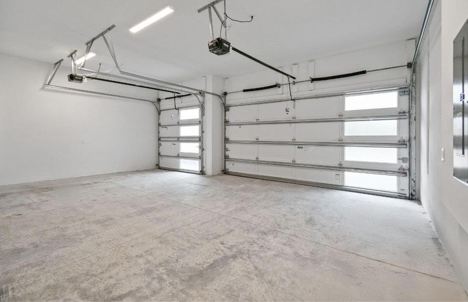 SEFL_DV_AAA_Stellar_Lot 01108 Garage Doo