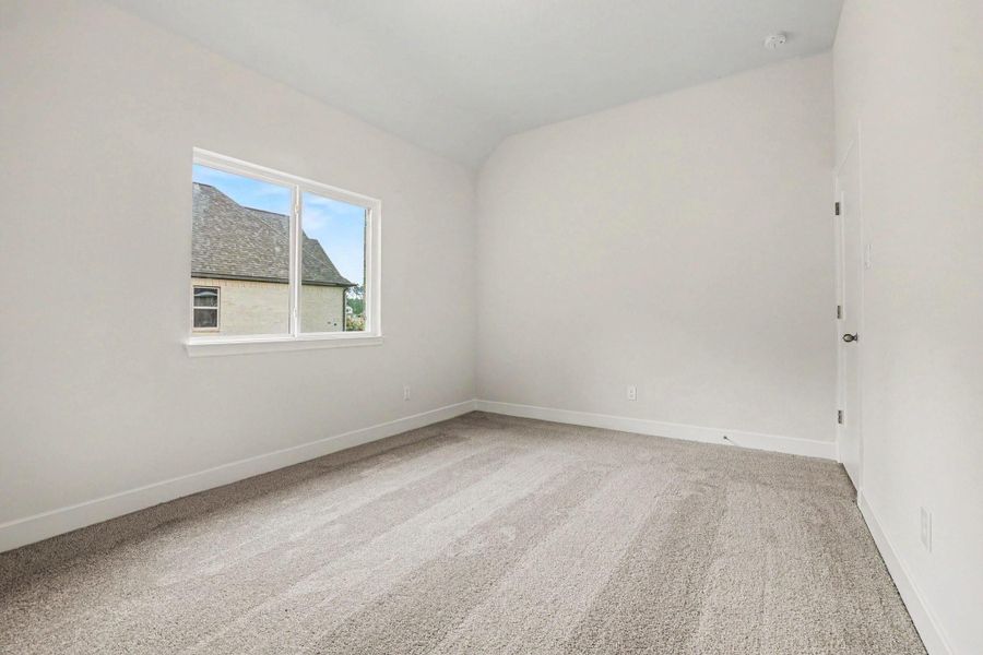Spacious, unfurnished interior of a new home in Encino Estates, Dayton (Image 16).
