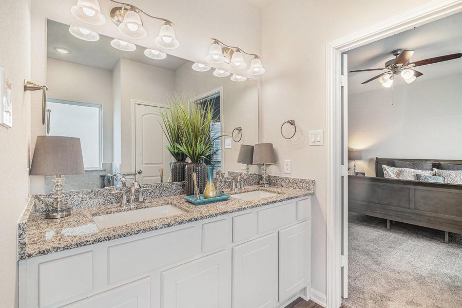 Ensuite bath featuring Double sinks, Tub and Separate