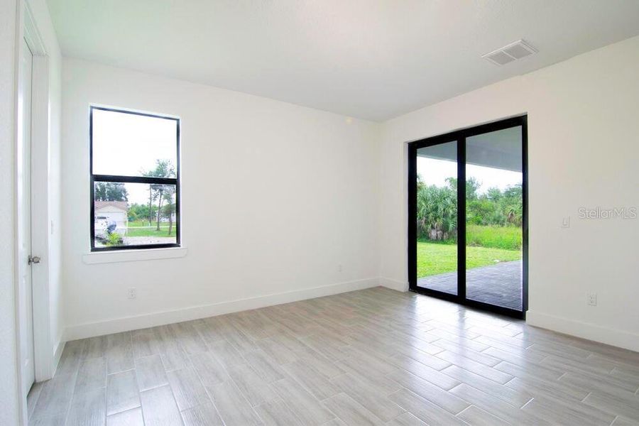 Spacious, unfurnished interior of a new home in , Port Charlotte (Image 13).