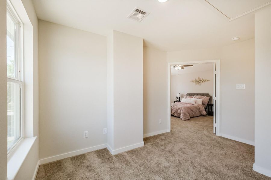 Spacious, unfurnished interior of a new home in , Houston (Image 36).