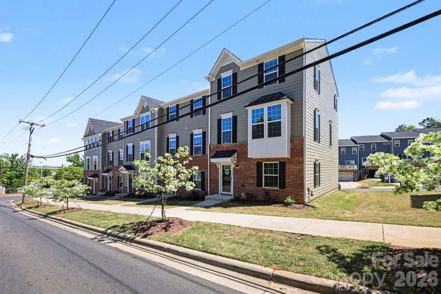 Condo located in Gastonia, NC showcasing its design and architecture (Image 4).