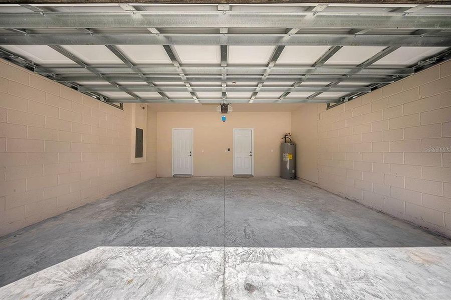 Spacious, unfurnished interior of a new home in , Ocala (Image 49).