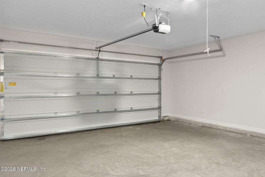 Spacious, unfurnished interior of a new home in , Jacksonville (Image 16).
