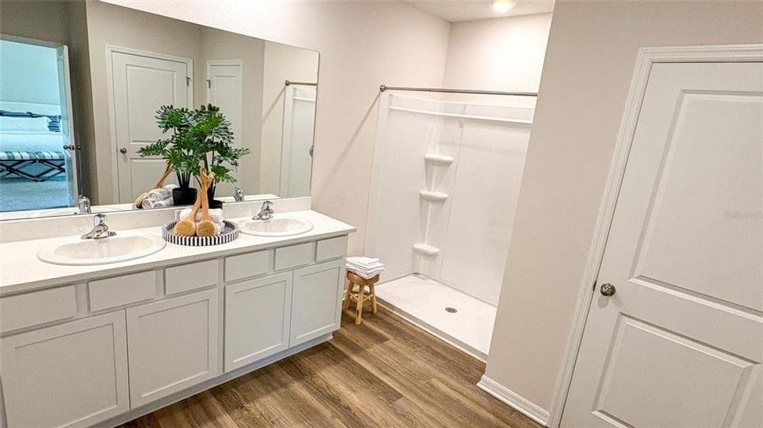 Furnished interior view inside a new home in Oakfield Lakes, Parrish (Image 10). Furnished interior view inside a new home in Oakfield Lakes, Parrish (Image 10).