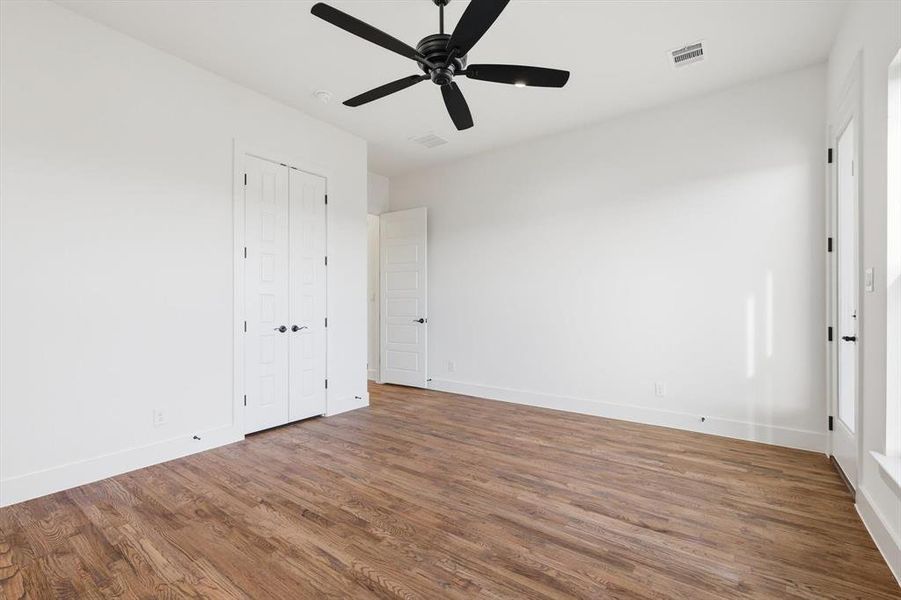 Spacious, unfurnished interior of a new home in , Godley (Image 26).