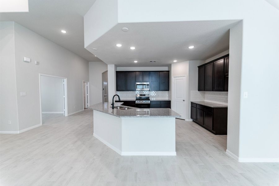 Furnished interior view inside a new home in Canterra Creek, Rosharon (Image 5).