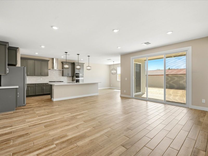 Spacious, unfurnished interior of a new home in Legacy Place, Glendale (Image 9).