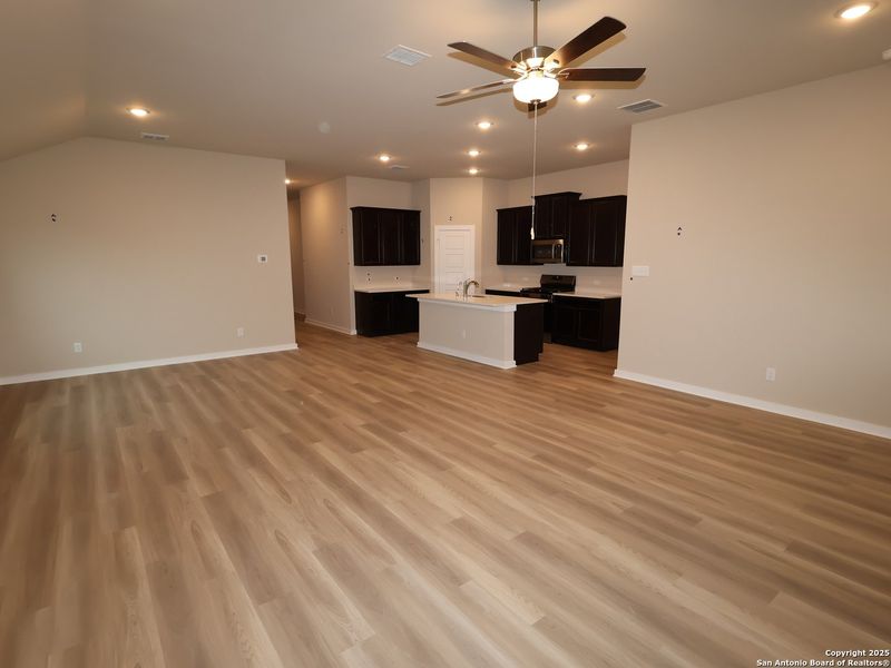 Spacious, unfurnished interior of a new home in Winding Brook, San Antonio (Image 24).