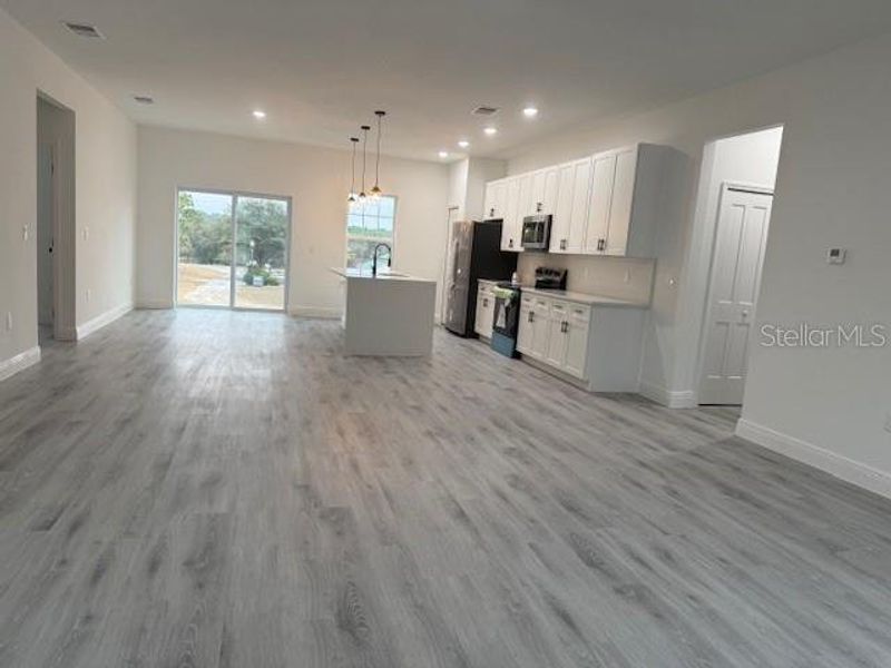 Spacious, unfurnished interior of a new home in , Citrus Springs (Image 12).