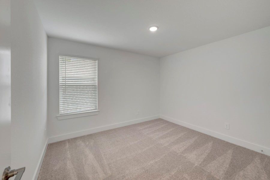 Spacious, unfurnished interior of a new home in Sorella, Tomball (Image 16).