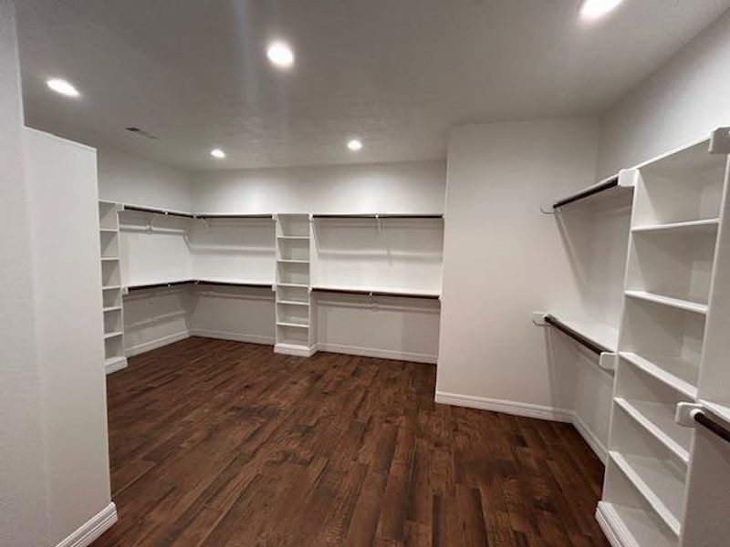 Spacious, unfurnished interior of a new home in , Beaumont (Image 11).