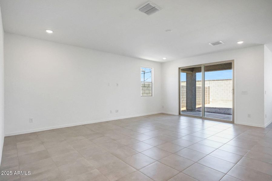 PHX_Tyler_Lot 2034_Cobalt_24180_Greatroo