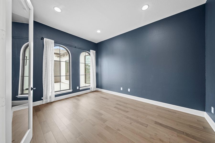 Great view of the front courtyard from here too! Great view of the front courtyard from here too!