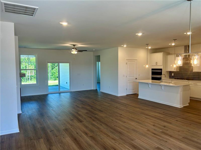 Spacious, unfurnished interior of a new home in Lawton Ridge, Anderson (Image 11).
