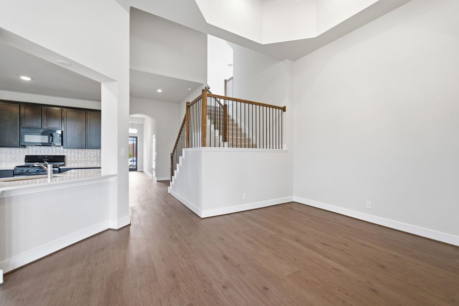 Spacious, unfurnished interior of a new home in Ashland, Angleton (Image 26).