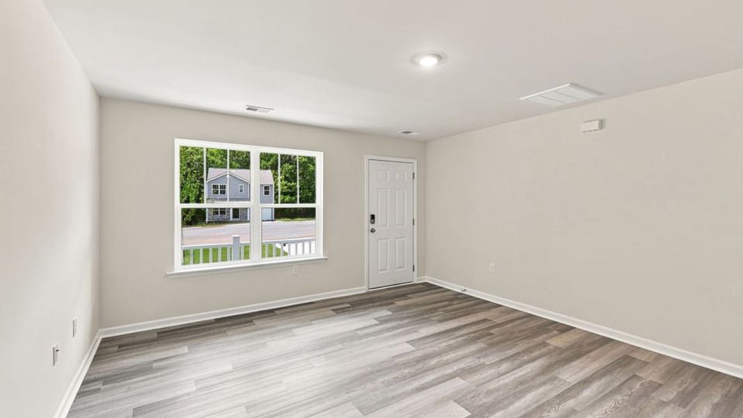 Spacious, unfurnished interior of a new home in Hawk Ridge, Anderson (Image 17).