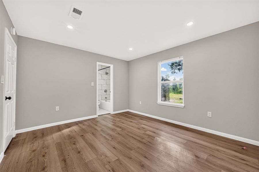 Spacious, unfurnished interior of a new home in , Boling (Image 31). Spacious, unfurnished interior of a new home in , Boling (Image 31).