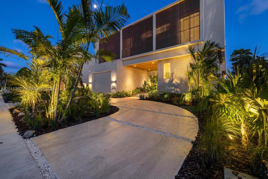 Exterior details and patio area of a home in , North Miami (Image 41).