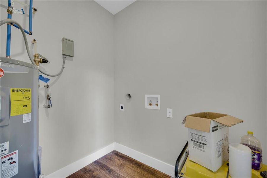 Spacious, unfurnished interior of a new home in , Athens (Image 25). Spacious, unfurnished interior of a new home in , Athens (Image 25).