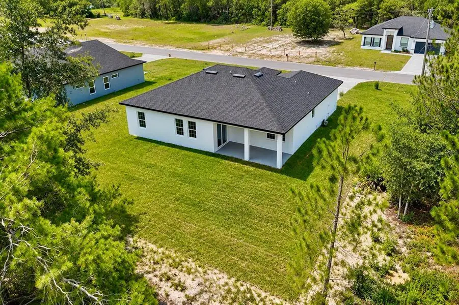 Exterior details and patio area of a home in , Ocala (Image 3).