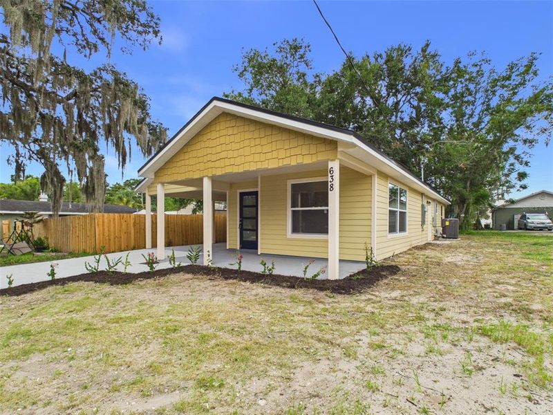 Exterior details and patio area of a home in , Lakeland (Image 20).