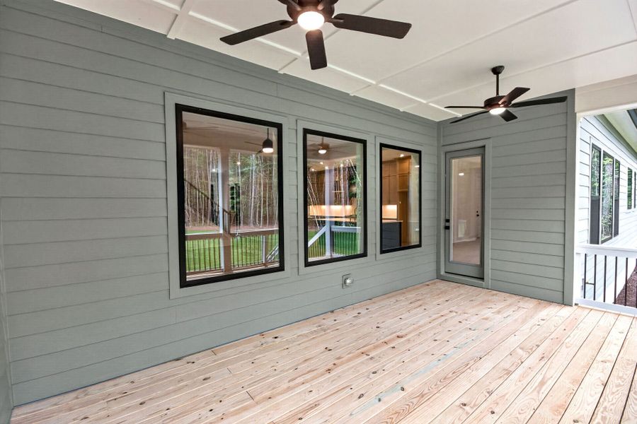 The Hillbrook - Porch