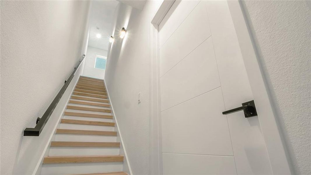 Spacious, unfurnished interior of a new home in , St. Petersburg (Image 24).