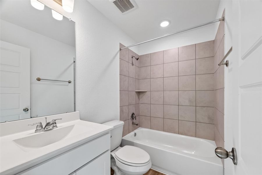 Furnished interior view inside a new home in Rollingbrook Estates, Baytown (Image 11).