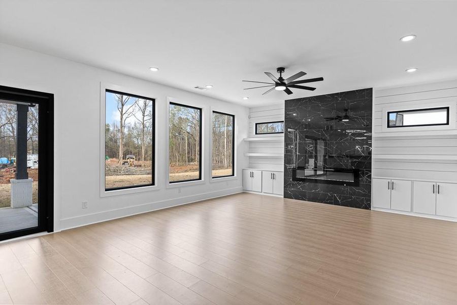 Spacious, unfurnished interior of a new home in , Jefferson (Image 33).