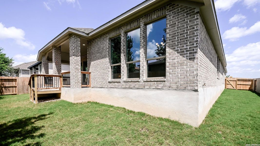 Exterior details and patio area of a home in Cibolo Valley Heights, Cibolo (Image 3).