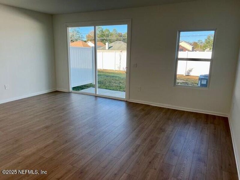 Spacious, unfurnished interior of a new home in The Landing, Middleburg (Image 26).