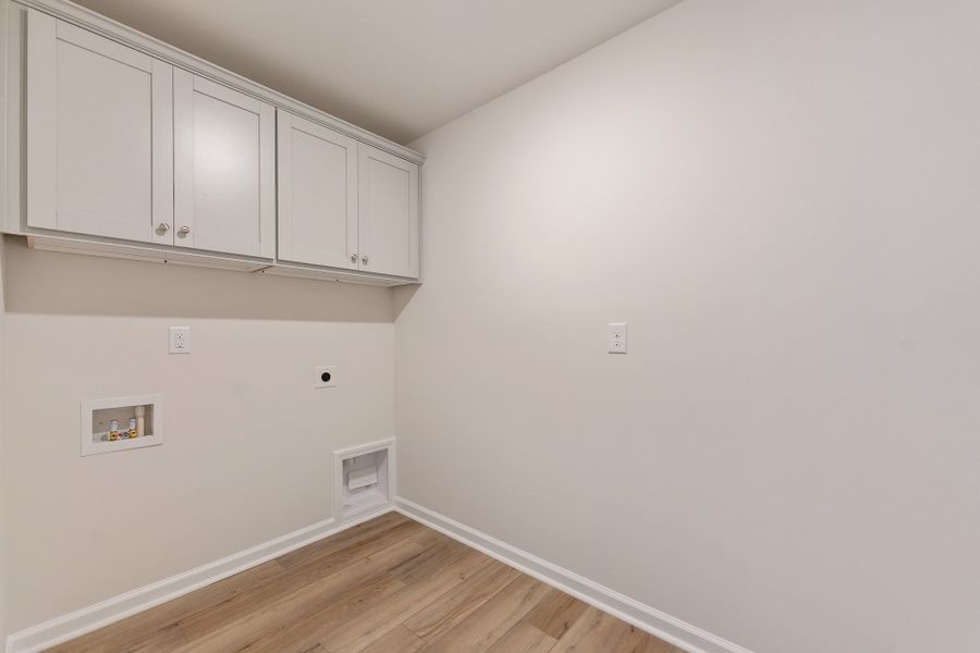 Spacious, unfurnished interior of a new home in Richmond Hill, Inman (Image 21).