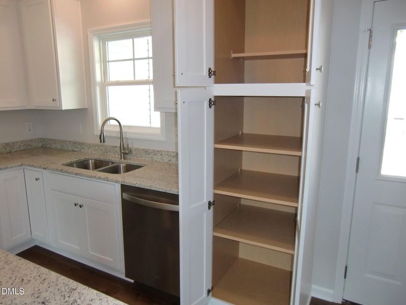 kitchen (8) kitchen (8)