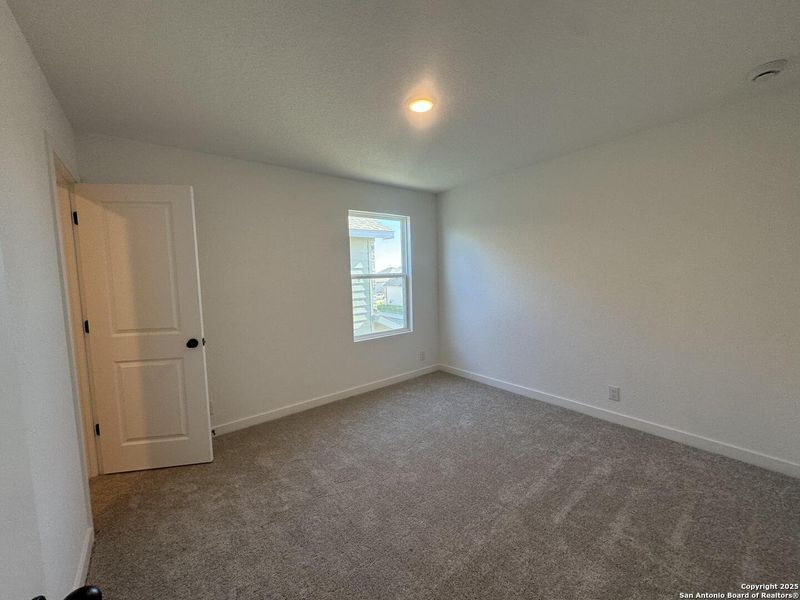 Spacious, unfurnished interior of a new home in Enclave at Hennersby Hollow 50's, San Antonio (Image 16).