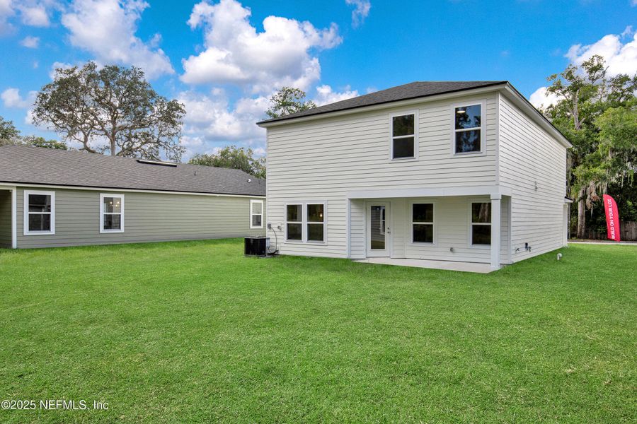 Exterior details and patio area of a home in , Palatka (Image 24).