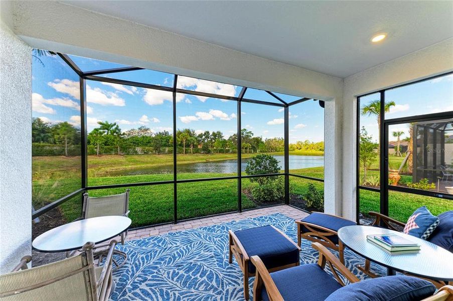 Exterior details and patio area of a home in , Bradenton (Image 3).